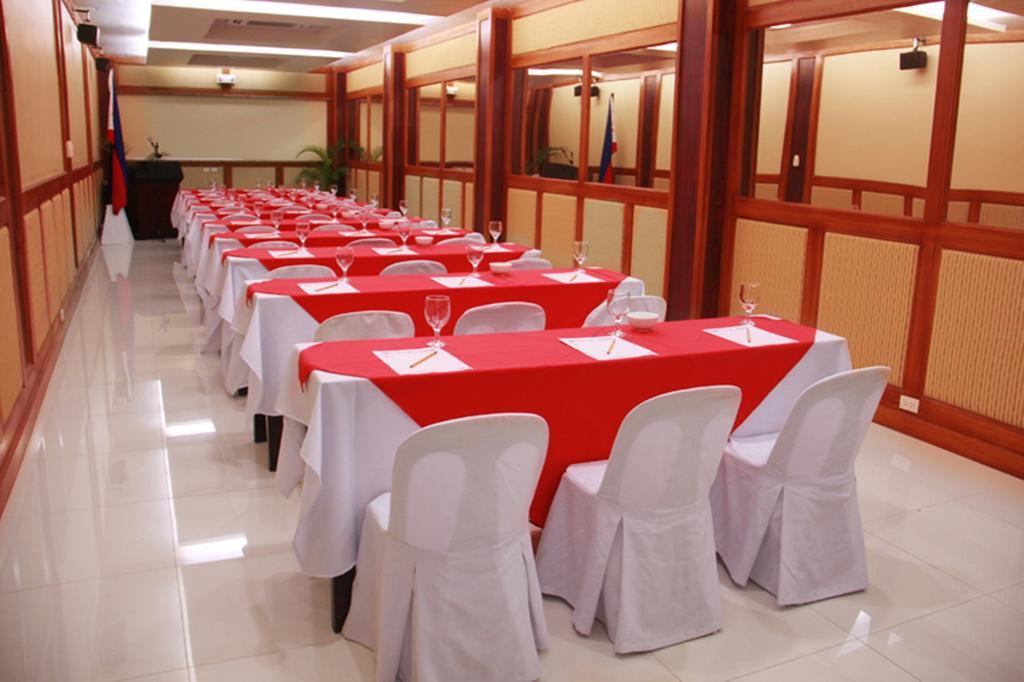 Oyo 159 San Remigio Pensionne Suites Cebu Buitenkant foto