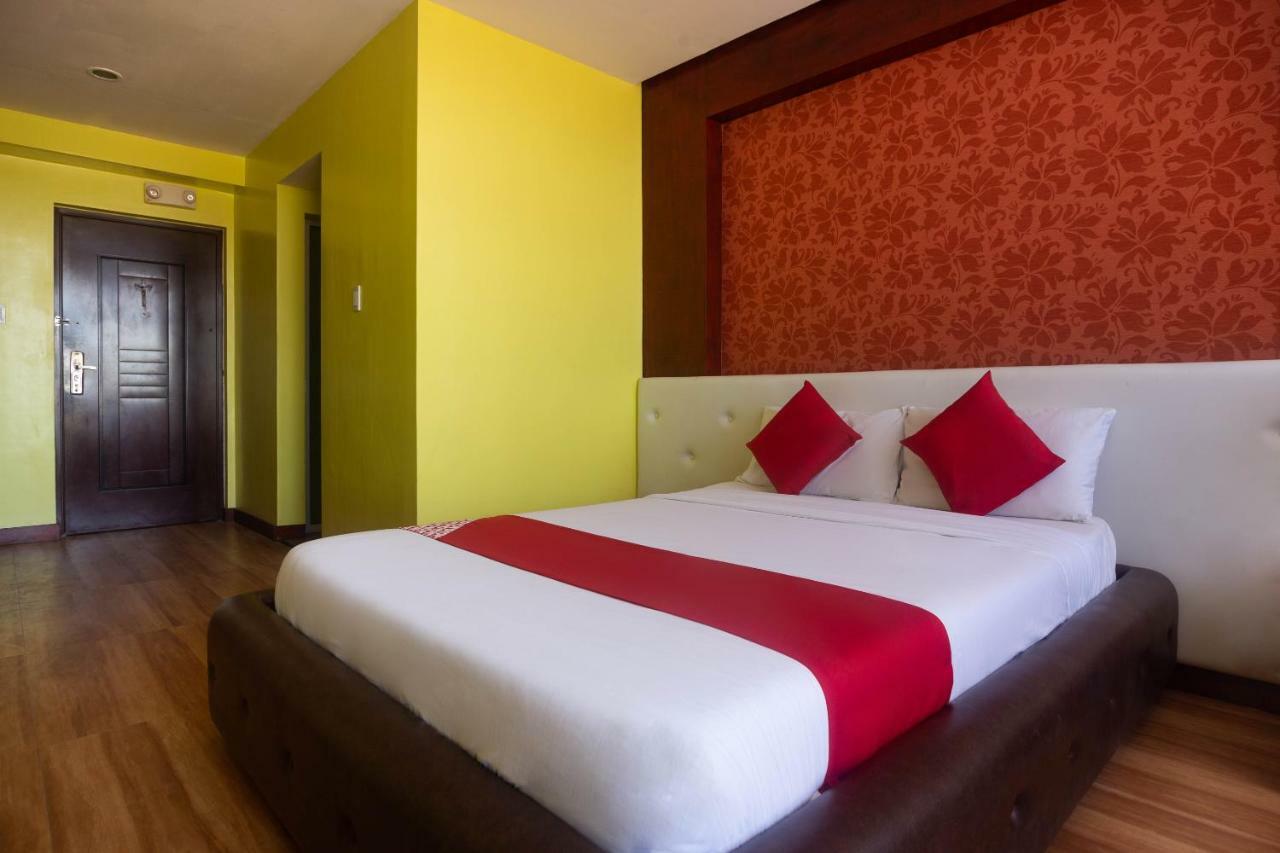 Oyo 159 San Remigio Pensionne Suites Cebu Buitenkant foto